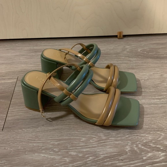 Torgeis Women's Palm Heel Sandal - Picture 9 of 10